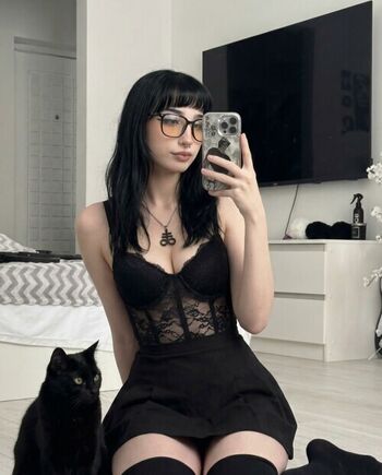 Full leaked Gothiclunaa private onlyfans photo
