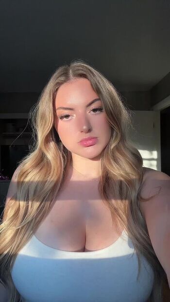 Full leaked Gracenunez page private onlyfans photo
