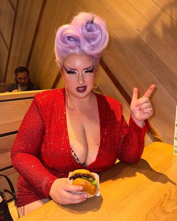 Full leaked Gwen adora private onlyfans photo