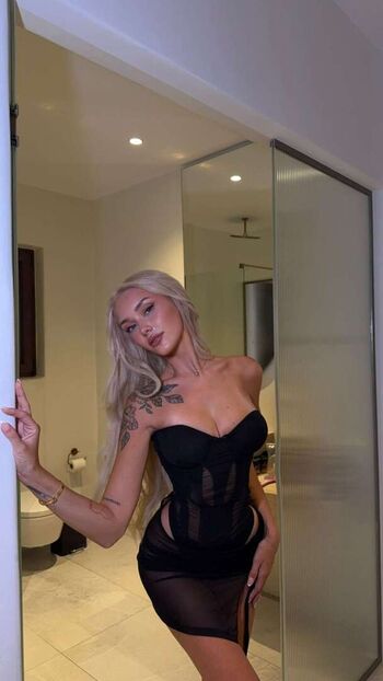 Full leaked Gwendolynceline  page private onlyfans photo