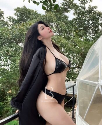 Full leaked Ha my duyen page private onlyfans photo