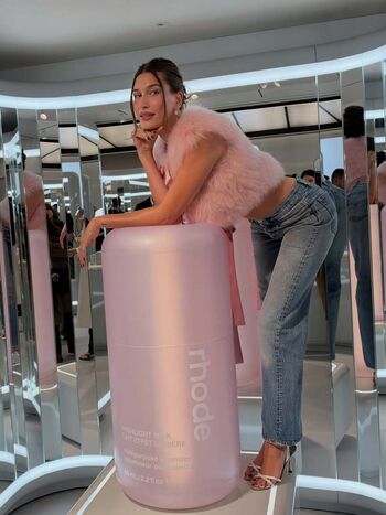 Hailey Baldwin Bieber