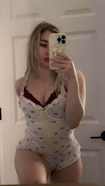 Full leaked Hailsbee  page private onlyfans photo