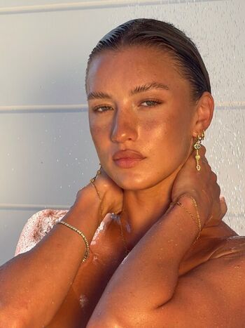 Halle Cooley