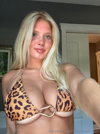 Full leaked Hallieebrooks private onlyfans photo