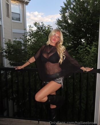Full leaked Hallieebrooks private onlyfans photo