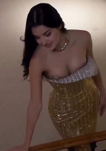 Full leaked Hande ercel private onlyfans photo