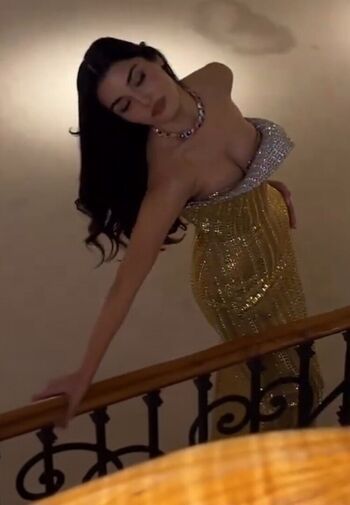 Full leaked Hande ercel private onlyfans photo