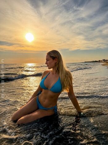 Full leaked Hannaahlenii private onlyfans photo