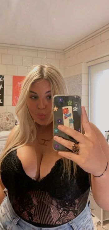 Full leaked Hannah c page private onlyfans photo