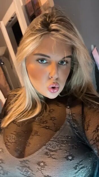 Full leaked Hannah c page private onlyfans photo