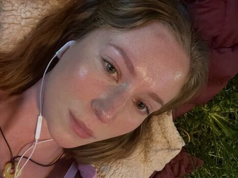 Full leaked Hannah einbinder private onlyfans photo