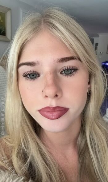 Full leaked Hannahanderrson private onlyfans photo