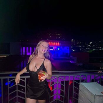Full leaked Hannahhitchner private onlyfans photo
