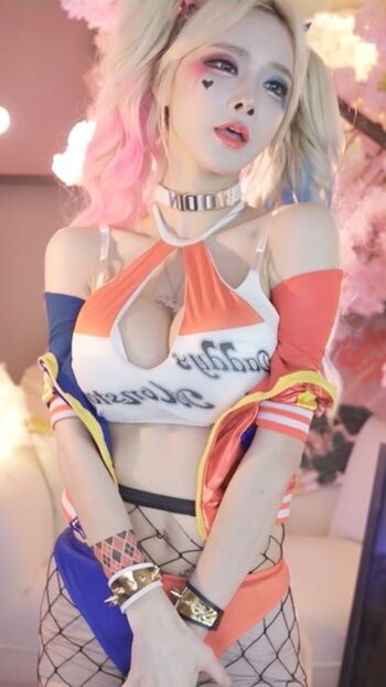 Full leaked Harley quinn cosplay private onlyfans photo