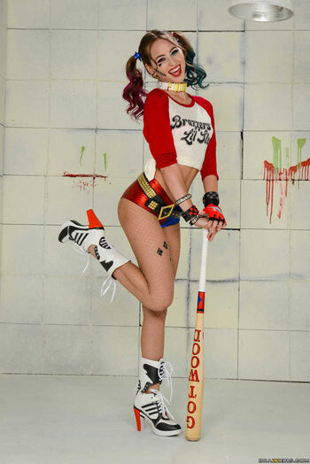 Full leaked Harley quinn cosplay page private onlyfans photo