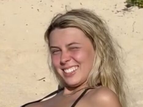 Full leaked Hawk tuah girl private onlyfans photo