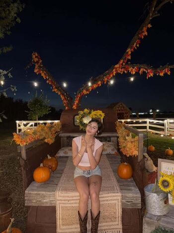 Full leaked Heily private onlyfans photo