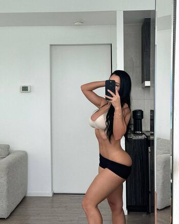 Full leaked Helinkenzi private onlyfans photo