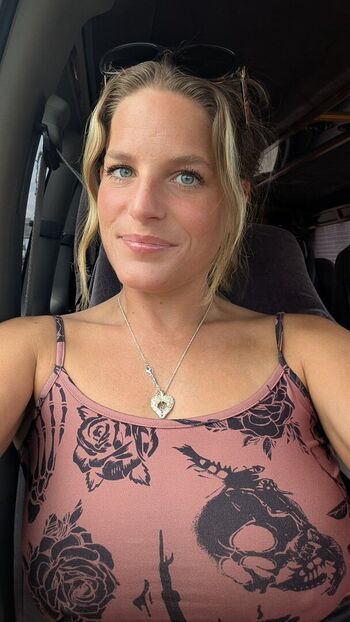 Full leaked Hellahotwife private onlyfans photo