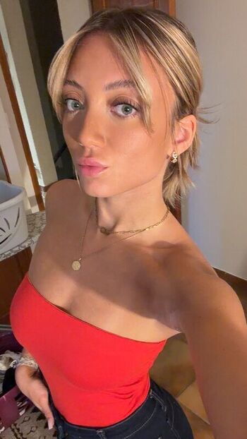 Full leaked Hello iris private onlyfans photo