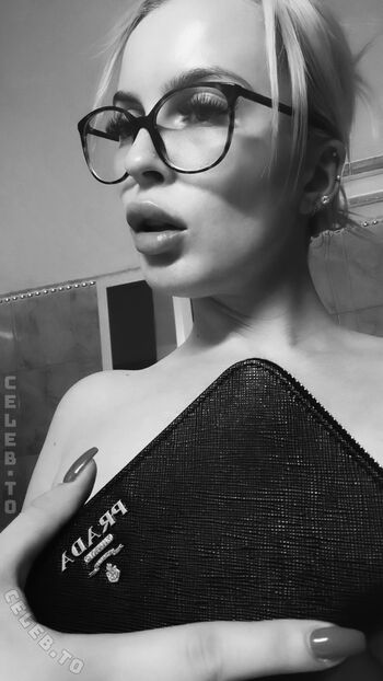 Full leaked Hellybunny private onlyfans photo