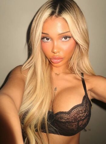 Full leaked Henniwd private onlyfans photo