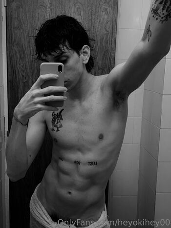 Full leaked Heyokihey private onlyfans photo