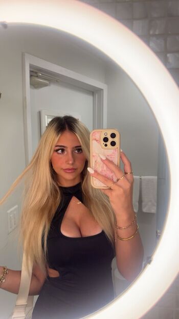 Full leaked Hippicam private onlyfans photo