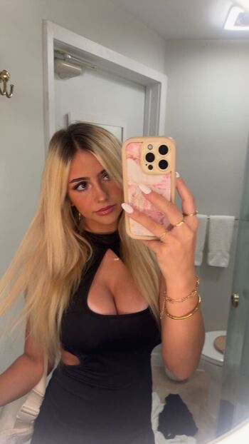 Full leaked Hippicam private onlyfans photo
