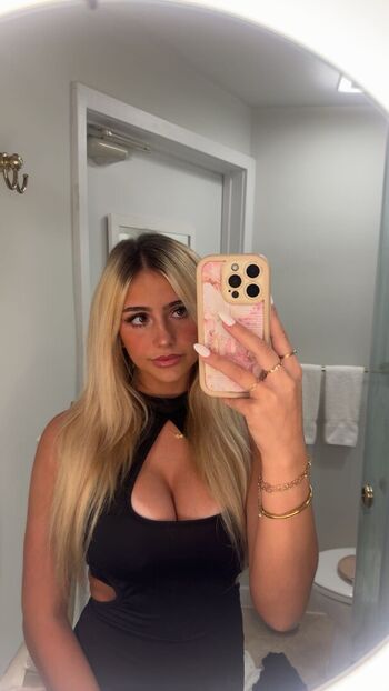 Full leaked Hippicam private onlyfans photo