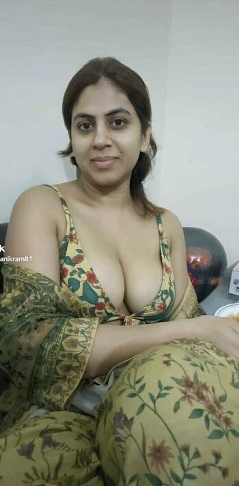 Full leaked Hira balc private onlyfans photo