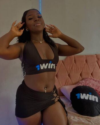 Full leaked Holly bombom private onlyfans photo