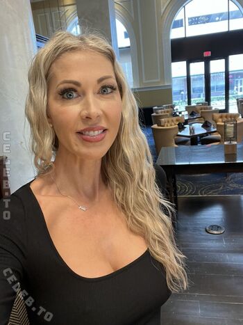 Full leaked Holly hotwife private onlyfans photo