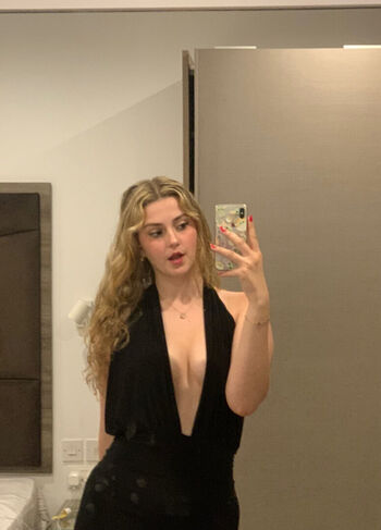 Full leaked Holly mckenzie private onlyfans photo