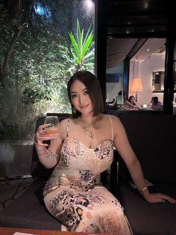 Full leaked Holly shu private onlyfans photo