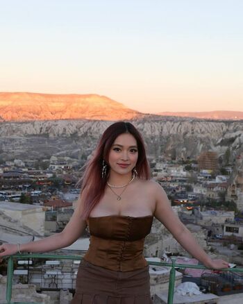 Full leaked Holly shu page private onlyfans photo