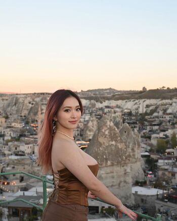 Full leaked Holly shu page private onlyfans photo