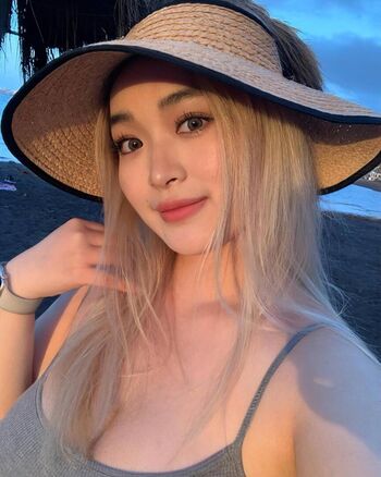 Full leaked Holly shu private onlyfans photo