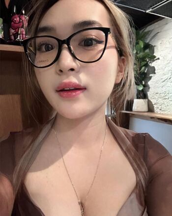 Full leaked Holly shu private onlyfans photo