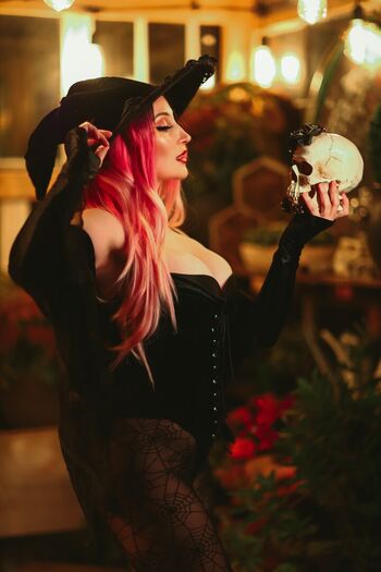 Full leaked Holly wolf page private onlyfans photo