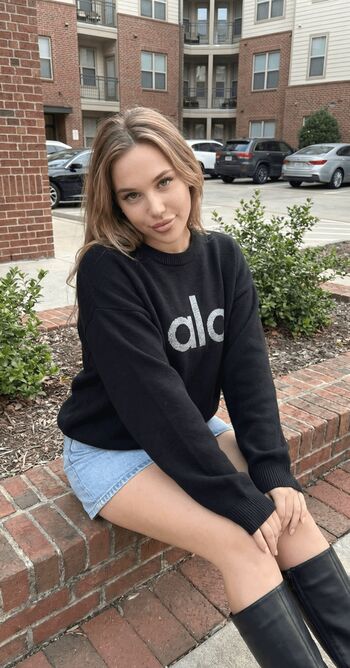 Full leaked Hollyhayyes private onlyfans photo