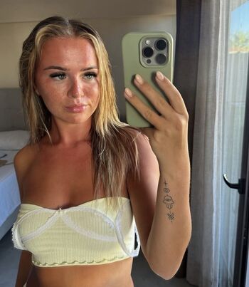 Full leaked Hollyxfoster private onlyfans photo