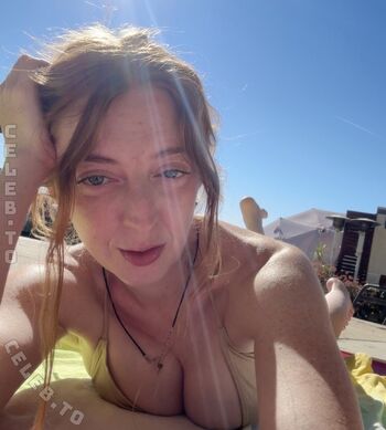 Full leaked Honeybearwaifu private onlyfans photo