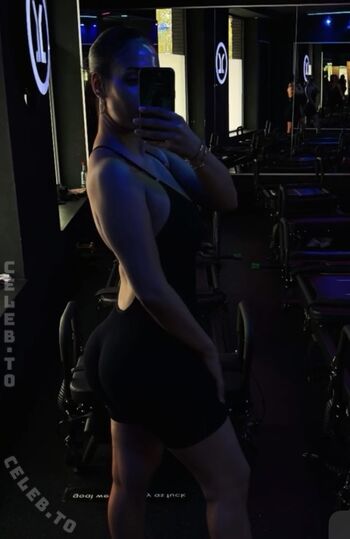 Full leaked Honeyda private onlyfans photo