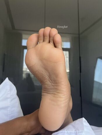 Full leaked Honeyfeet private onlyfans photo