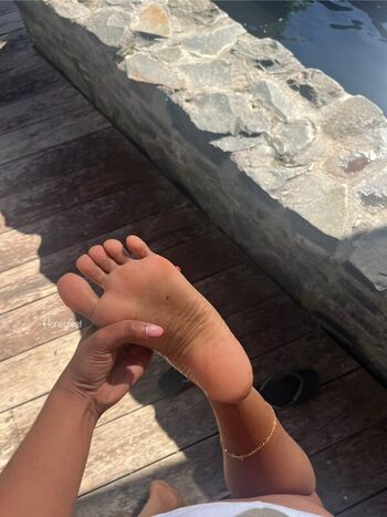 Full leaked Honeyfeet private onlyfans photo