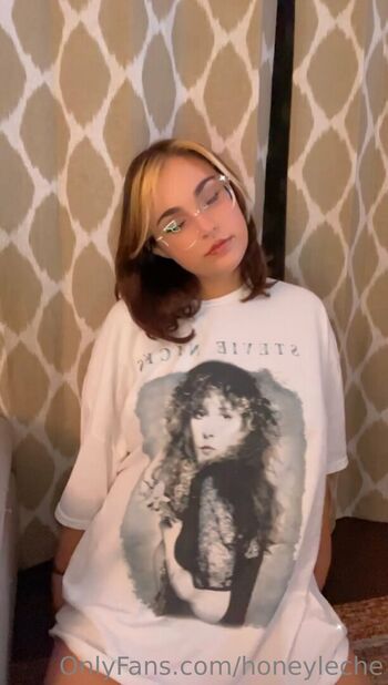 Full leaked Honeyleche private onlyfans photo