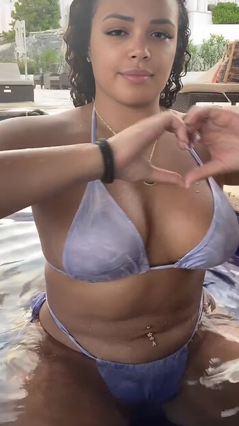 Full leaked Honeyluuv private onlyfans photo