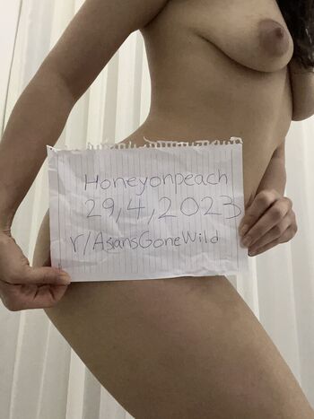 Full leaked Honeyonpeach private onlyfans photo